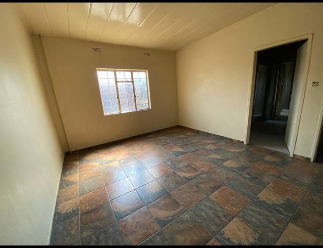800M² WAREHOUSE FOR SALE IN DRIEHOEK